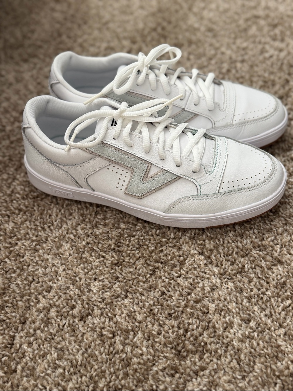Vans White Low-Top Leather Sneakers men’s size 6.5 women’s size 8